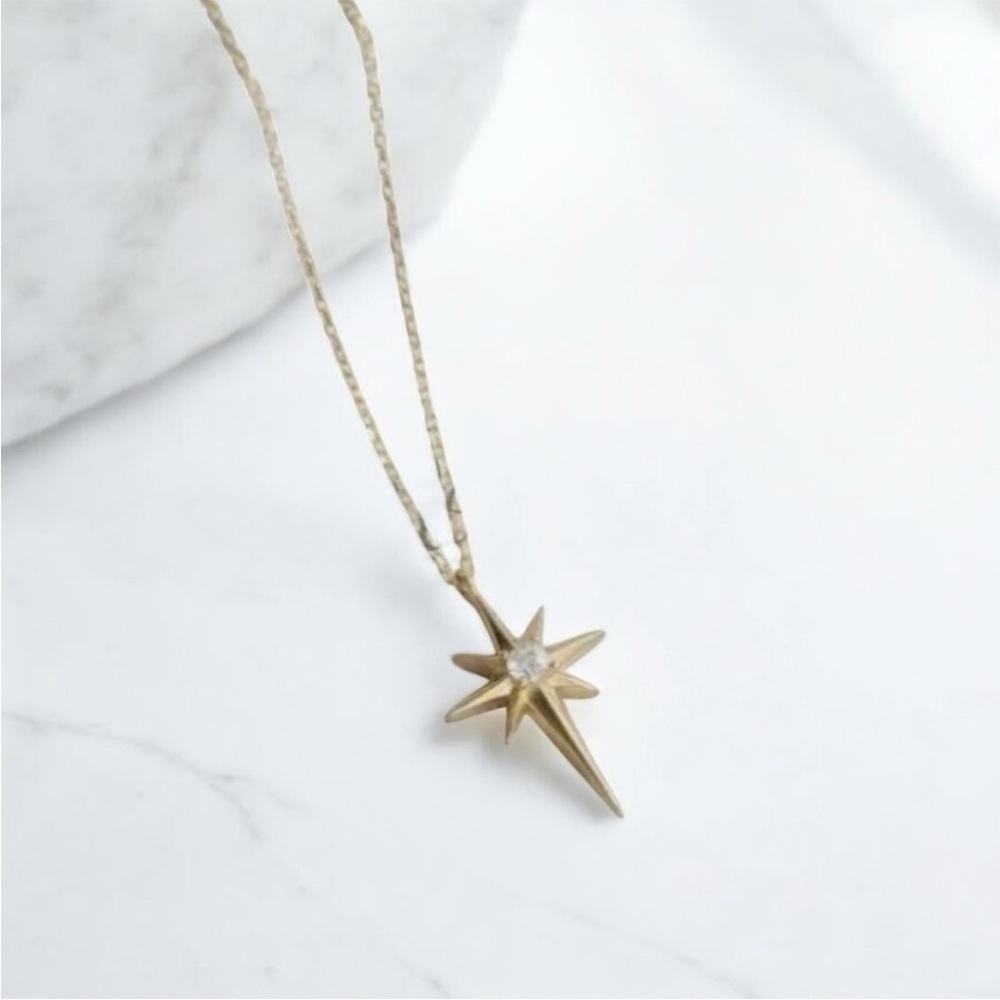 18K Gold North Star Necklace (Gold Plated) - Picture 4 of 4